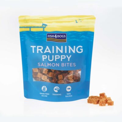 Fish4Dogs - Puppy Salmon Bites - Pies - Przysmaki - 100g - przód-z-przysmakami - MiskaKarmy.pl